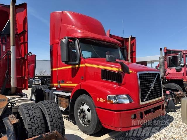Volvo VNM42T 트랙터 유닛