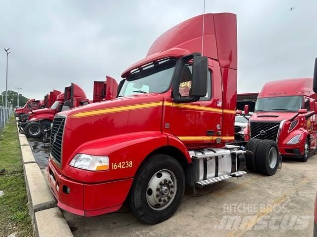 Volvo VNM42T 트랙터 유닛