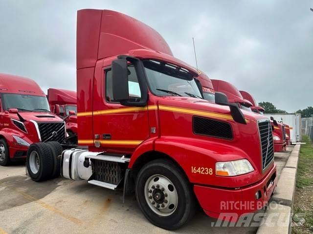 Volvo VNM42T 트랙터 유닛