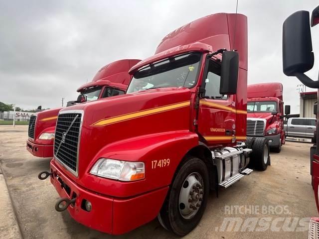 Volvo VNM42T 트랙터 유닛