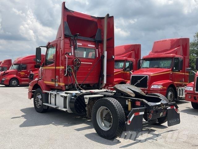 Volvo VNM42T 트랙터 유닛
