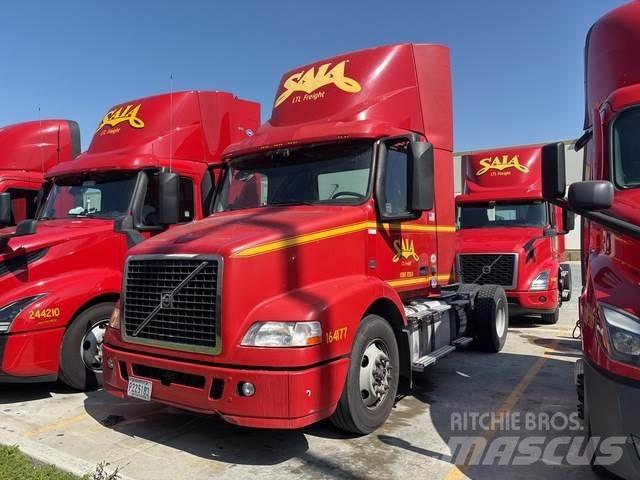 Volvo VNM42T 트랙터 유닛