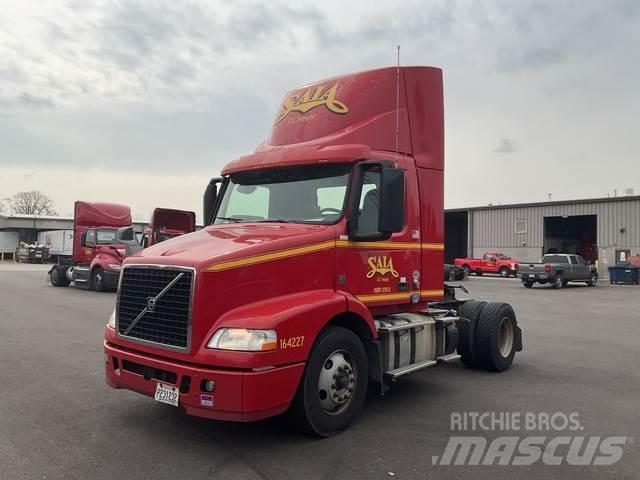 Volvo VNM42T 트랙터 유닛