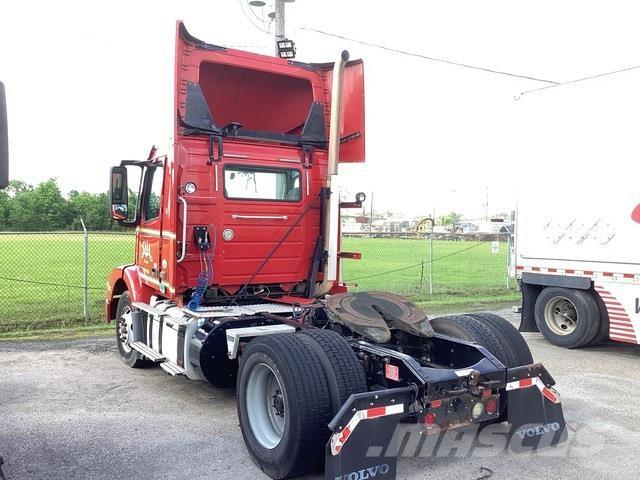 Volvo VNM42T 트랙터 유닛