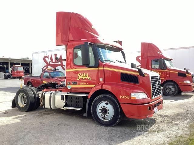 Volvo VNM42T 트랙터 유닛