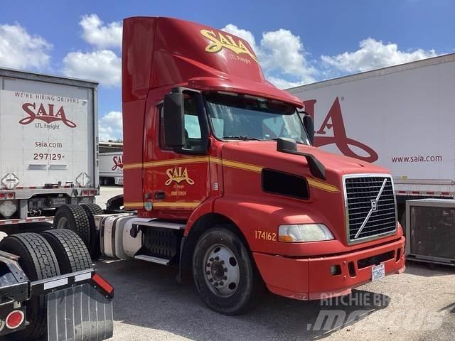 Volvo VNM42T 트랙터 유닛