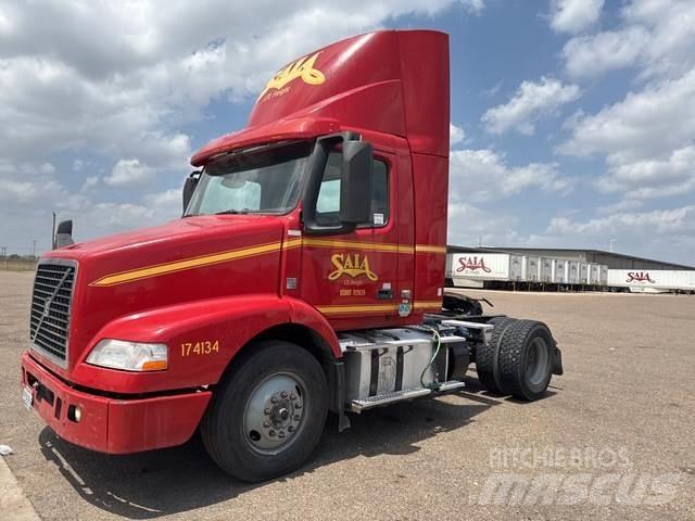 Volvo VNM42T 트랙터 유닛