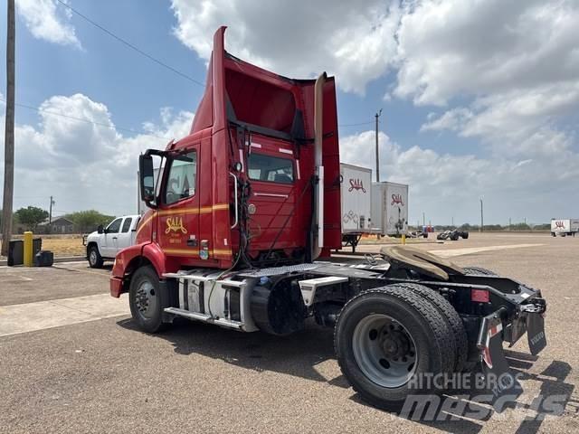 Volvo VNM42T 트랙터 유닛