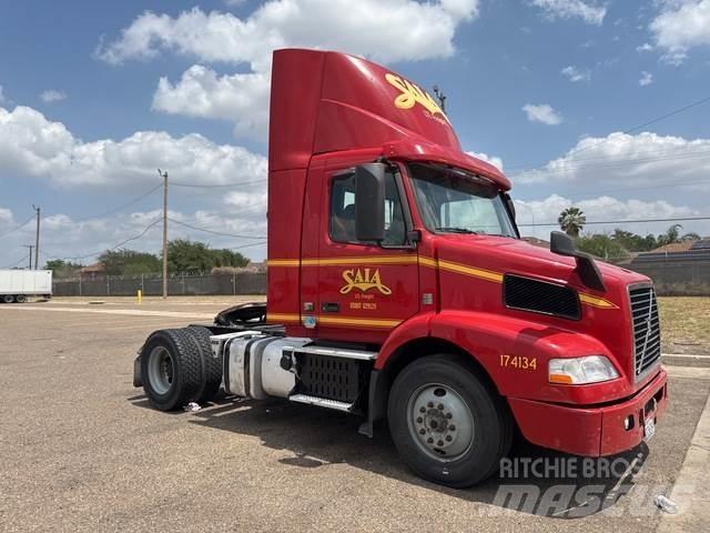 Volvo VNM42T 트랙터 유닛