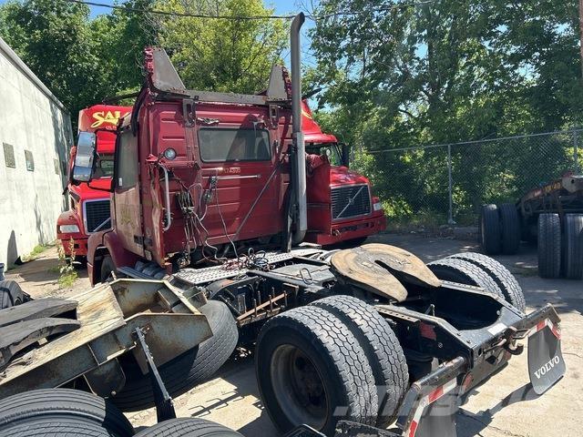 Volvo VNM42T 트랙터 유닛