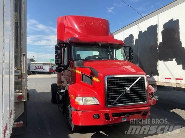 Volvo VNM42T 트랙터 유닛