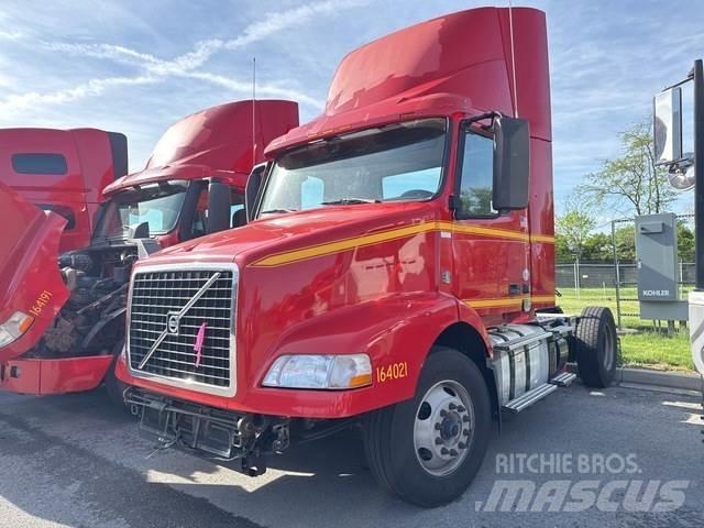 Volvo VNM42T 트랙터 유닛