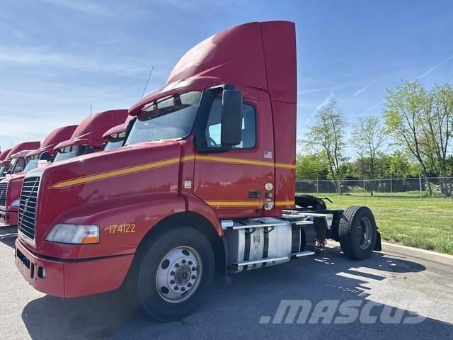 Volvo VNM42T 트랙터 유닛