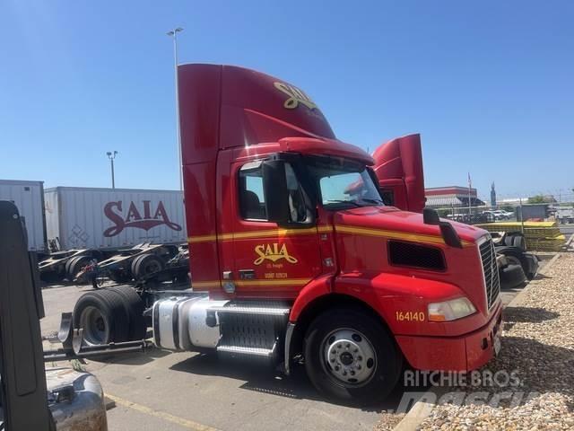 Volvo VNM42T 트랙터 유닛