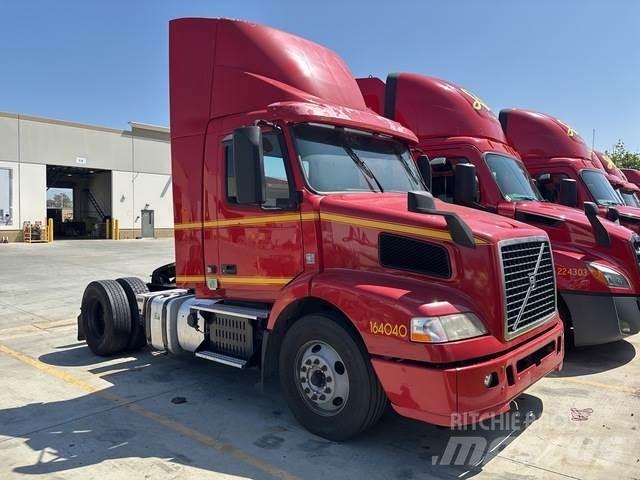 Volvo VNM42T 트랙터 유닛