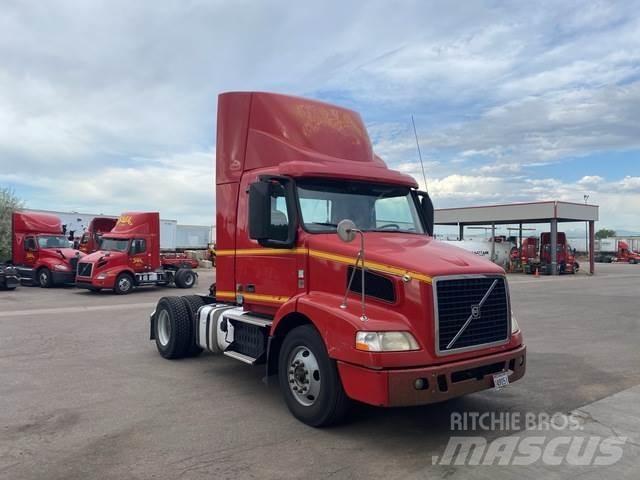 Volvo VNM42T 트랙터 유닛