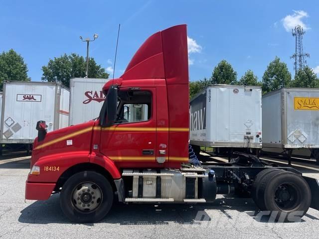 Volvo VNM42T 트랙터 유닛