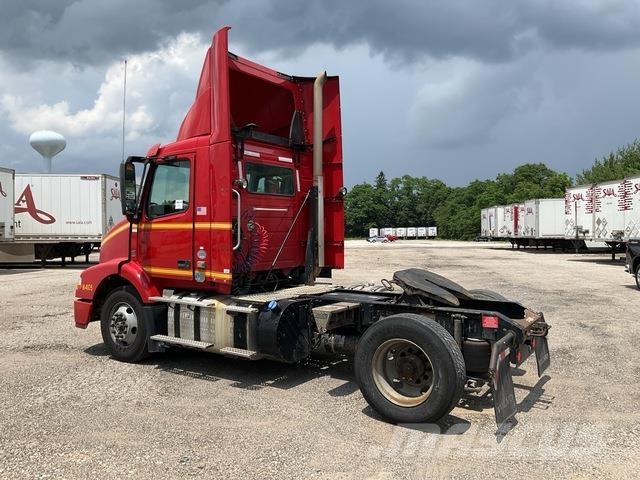 Volvo VNM42T 트랙터 유닛