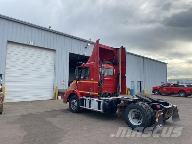 Volvo VNM42T 트랙터 유닛
