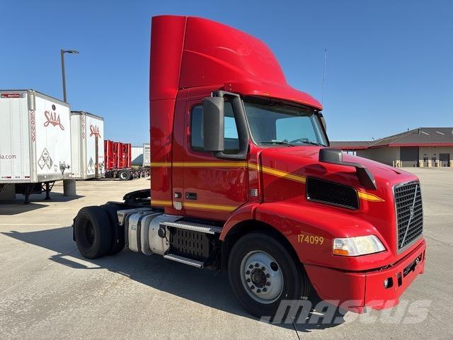 Volvo VNM42T 트랙터 유닛