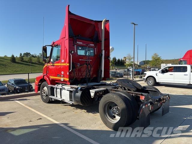 Volvo VNM42T 트랙터 유닛
