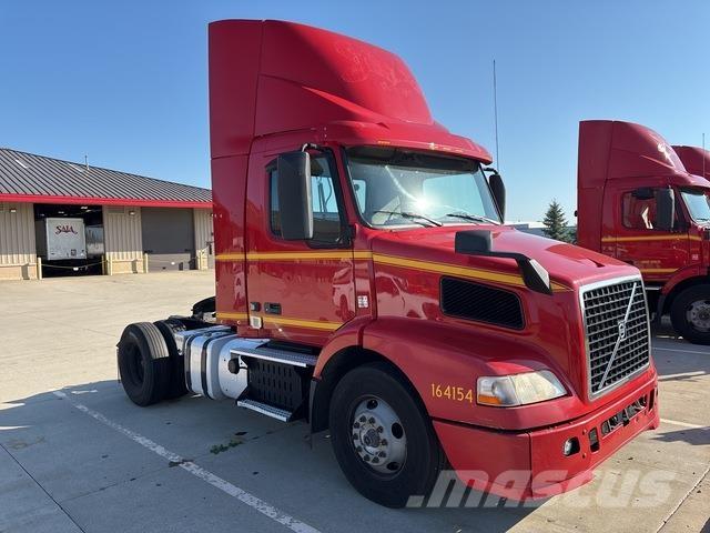 Volvo VNM42T 트랙터 유닛