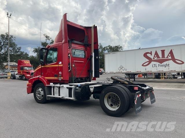 Volvo VNM42T 트랙터 유닛