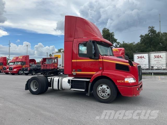 Volvo VNM42T 트랙터 유닛