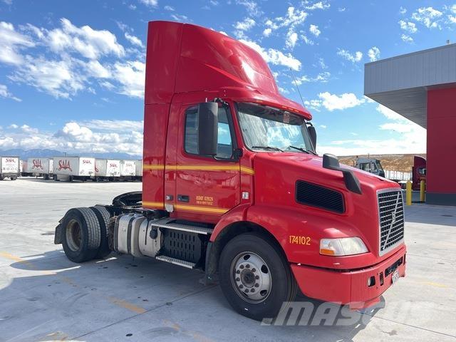 Volvo VNM42T 트랙터 유닛