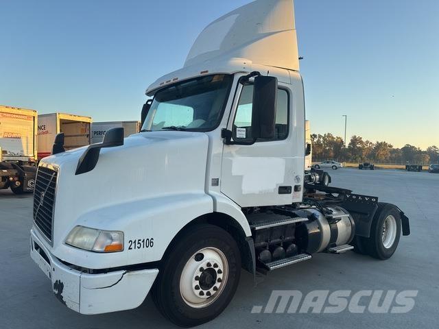 Volvo VNM42T 트랙터 유닛