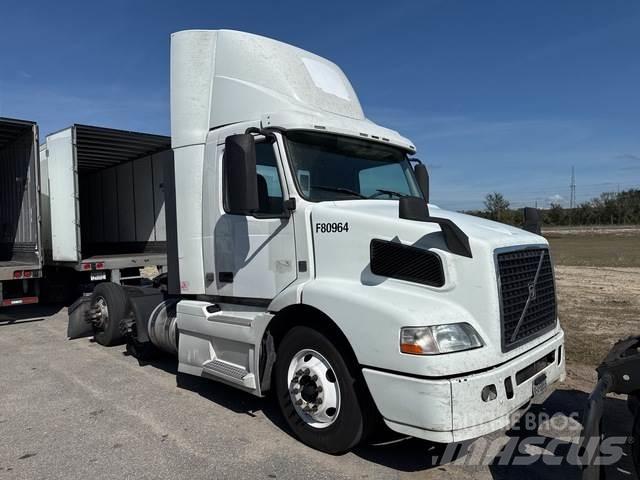 Volvo VNM64T 트랙터 유닛