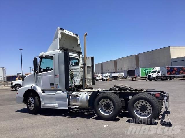 Volvo VNM64T 트랙터 유닛