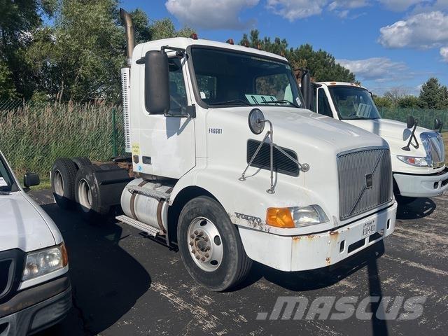 Volvo VNM64T 트랙터 유닛