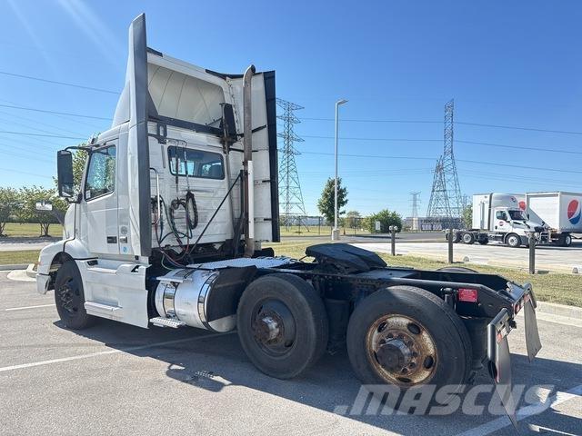 Volvo VNM64T 트랙터 유닛