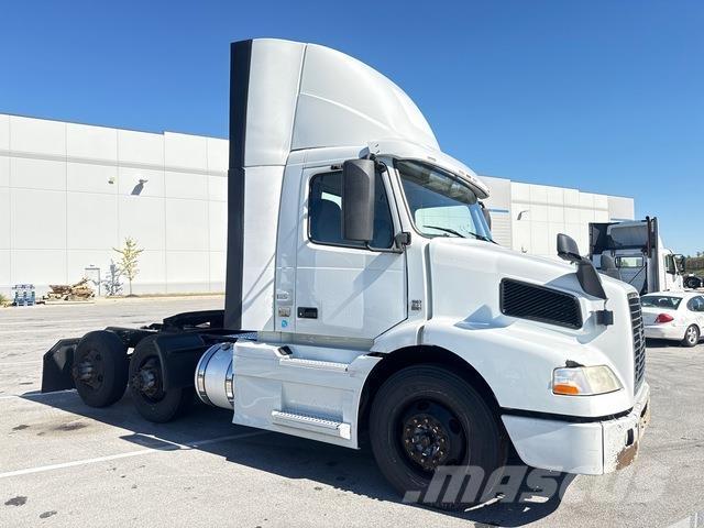 Volvo VNM64T 트랙터 유닛