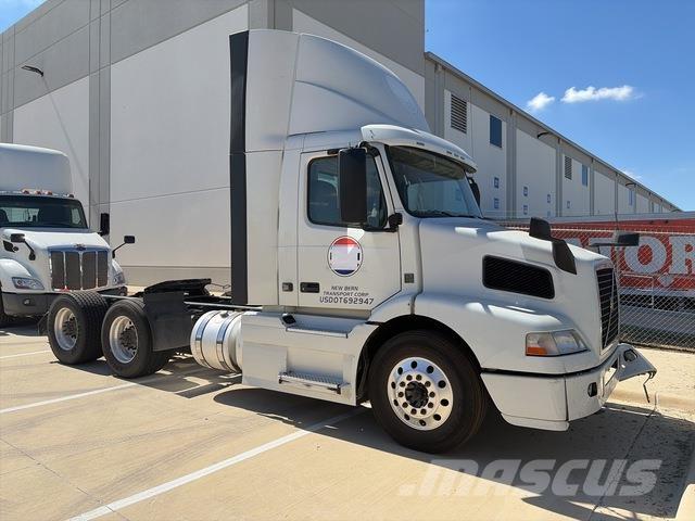 Volvo VNM64T 트랙터 유닛