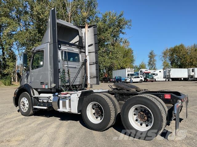 Volvo VNR 300 트랙터 유닛