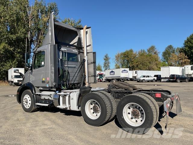 Volvo VNR 300 트랙터 유닛