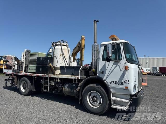 Volvo WX42 시립/다목적 차량