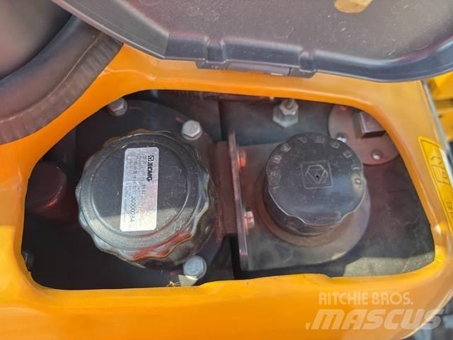 XCMG XE17U 소형 굴삭기 7톤 미만