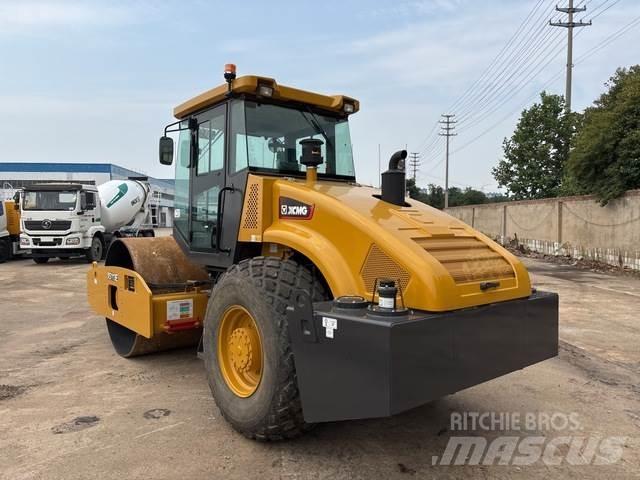 XCMG XS113E 싱글 드럼 롤러