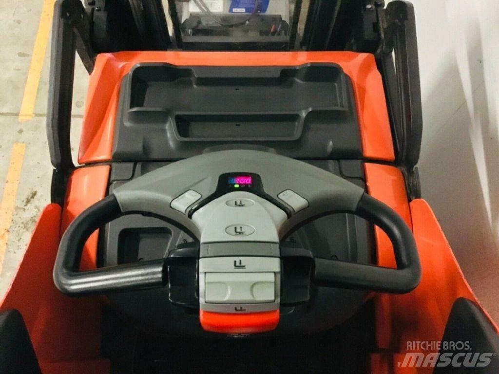 BT SPE200D 보행식 리치 지게차