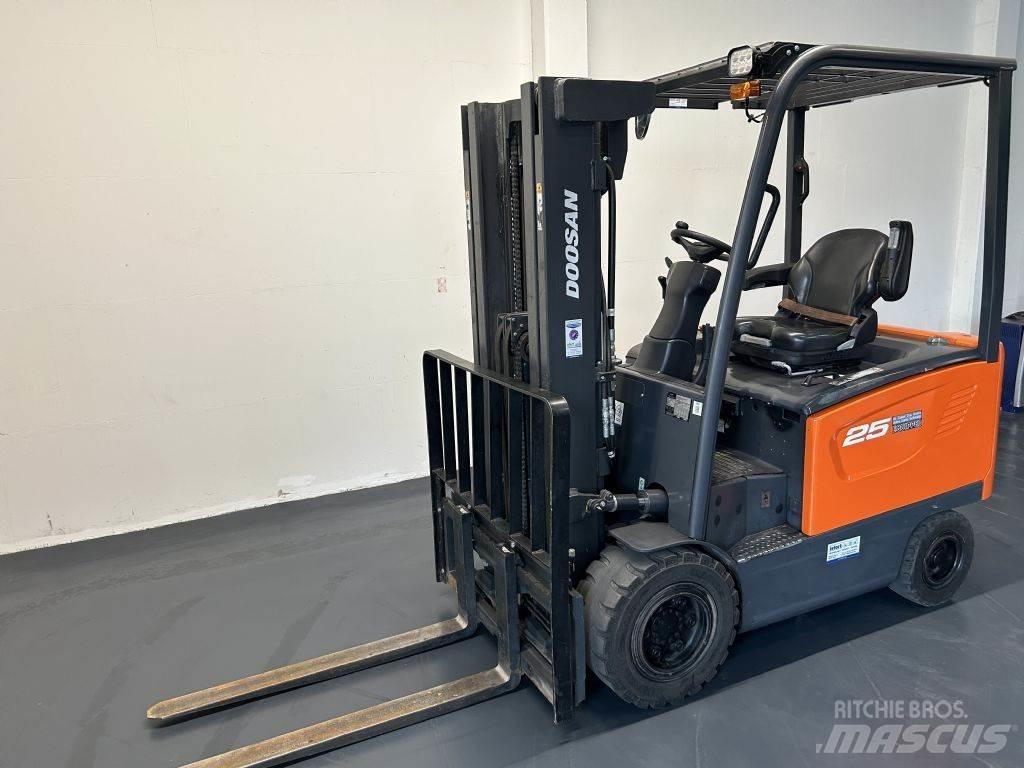 Doosan B25S-7 전동 지게차