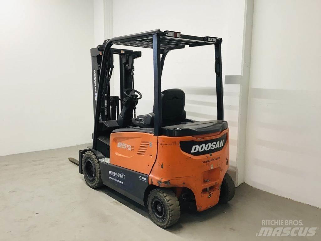 Doosan B25X-7 전동 지게차