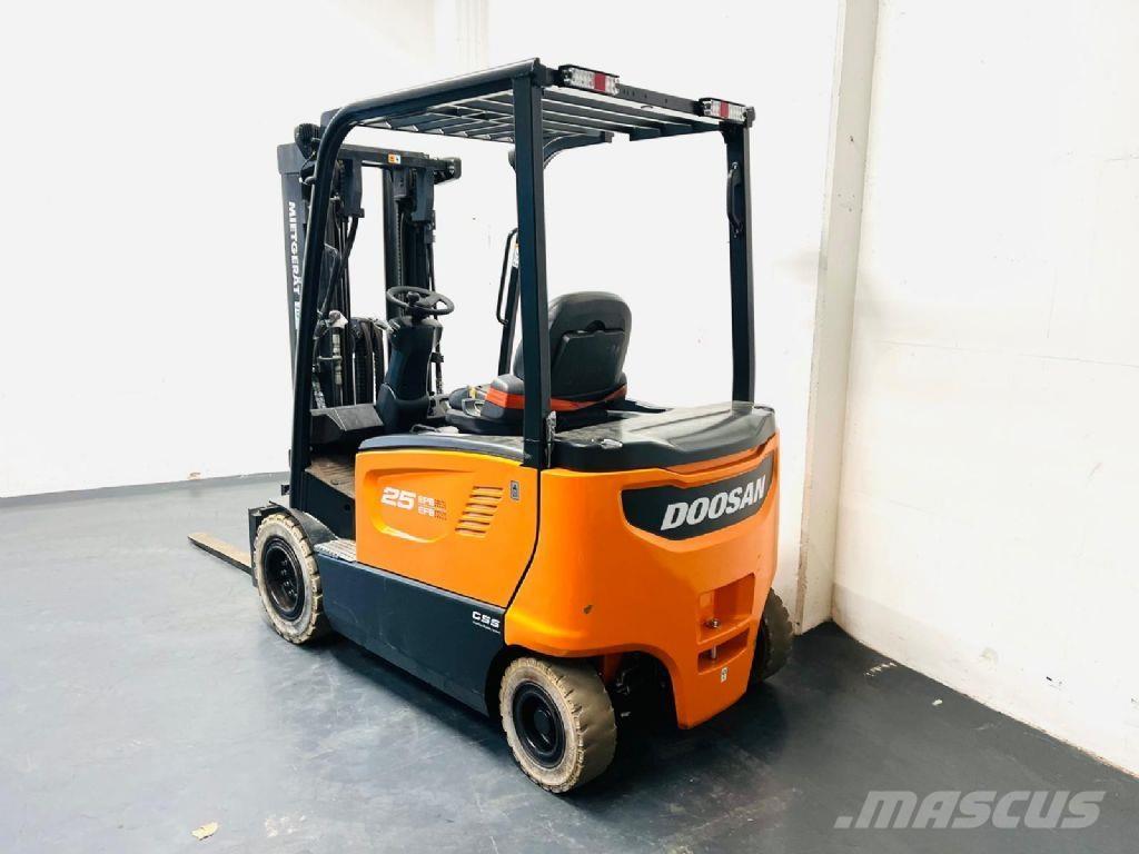 Doosan B25X-7 Plus 전동 지게차