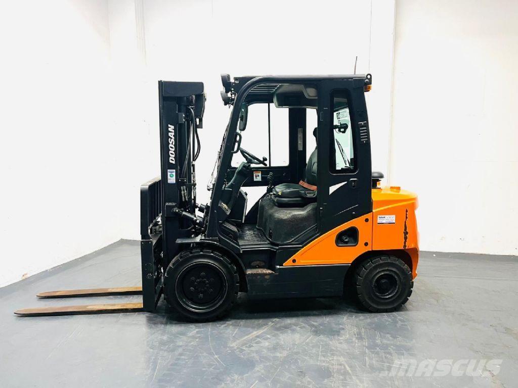 Doosan D30S-7 디젤 지게차