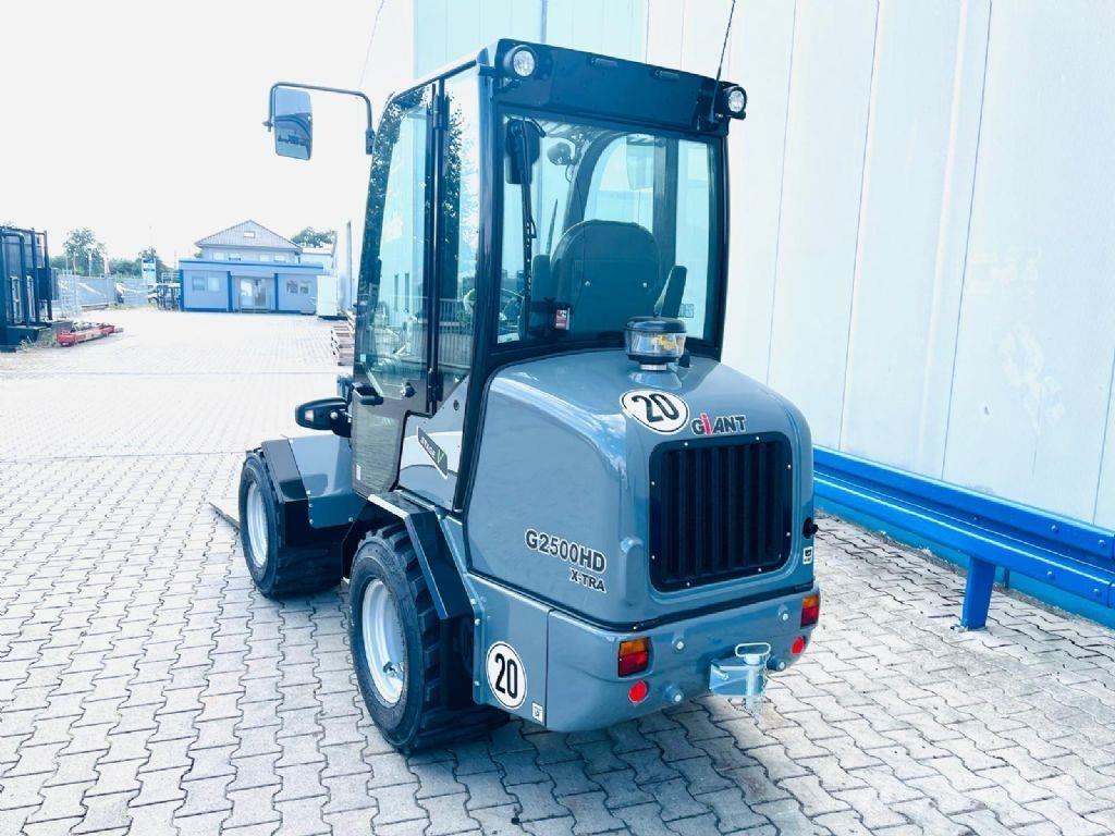 GiANT G2500 X-TRA HD  휠로우더
