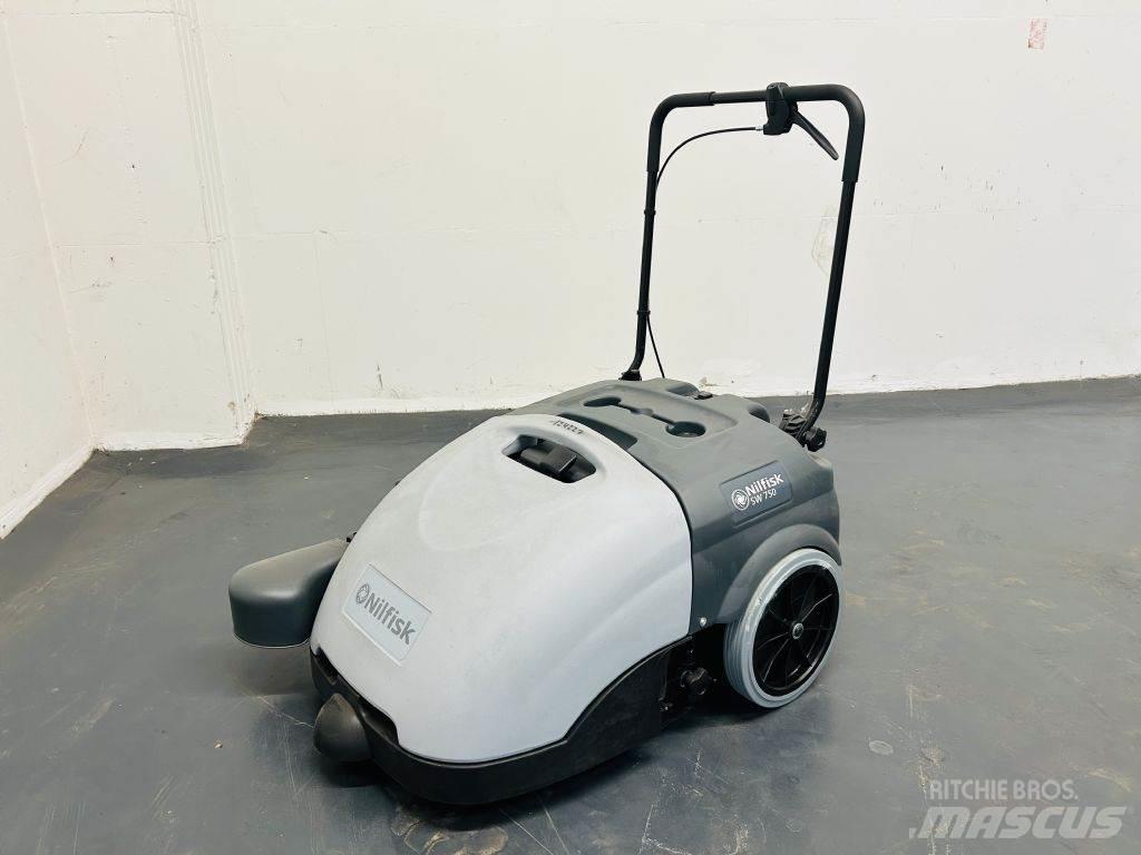 Nilfisk SW750 도로 청소차