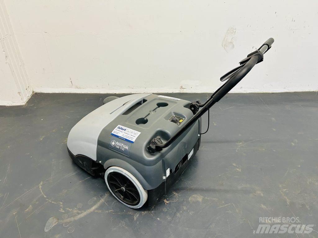 Nilfisk SW750 도로 청소차