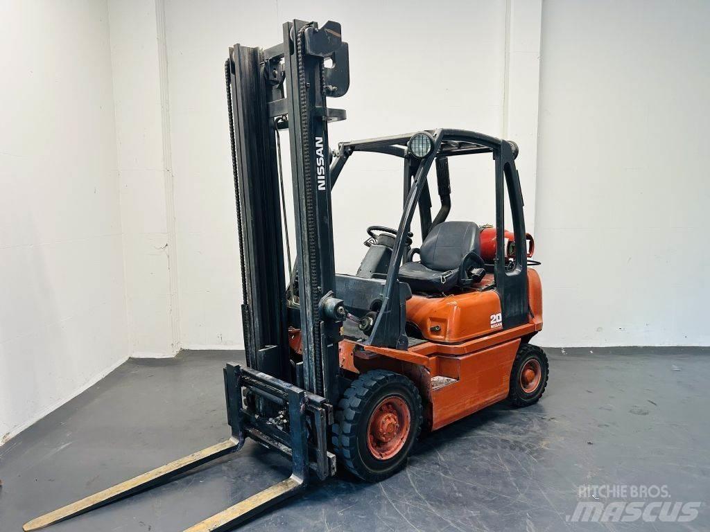 Nissan UD02A20PQ LPG 지게차